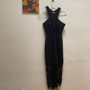 Sleek, sleeveless black dress that’s perfect for attending prom or a wedding!
